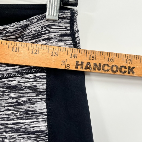 Cabi Heathered Black Gray Cropped Capri Athletic Leggings Size S - Picture 3 of 8